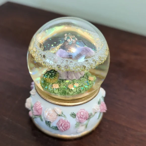 Garden Fairy snow globe by Dezine - Picture 2 of 6